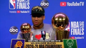 字母哥：抱团夺冠很容易 我完成的是一条艰难的路